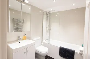 Frederick Street Apartment  -  sleeps 11 guests  in 5 bedrooms - Image 3