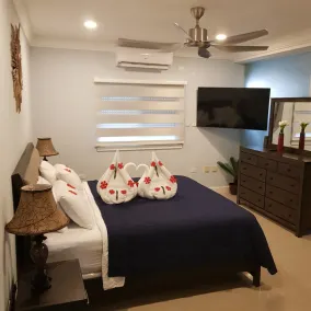 Fantastic 4-Bedroom Villa with Pool, Beach, Gym and Restaurant. - Image 4