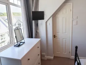 WATERSMEET, family friendly, luxury holiday cottage in Lyme Regis - Image 4