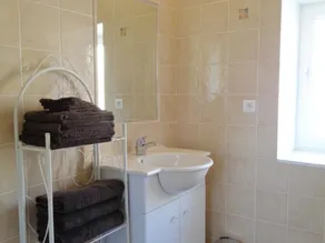 Charming cottage with private garden in Lentigny - Image 2