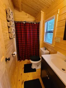 Cozy Log Cabin #4 Minutes from Seven Springs and Hidden Valley! - Image 2