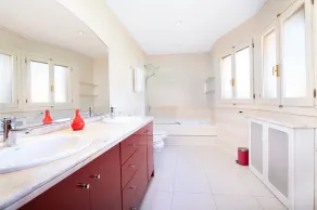 Spacious Luxury 3 Bedroom Villa In Moraira with Large Private Pool and Sea Views - Image 4