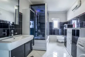 Luxury spacious apt near Znjan beach w sea view - Image 2
