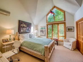 Perfect Country Getaway! 10 Minutes to The Slopes and 5 Minutes To The Village! - Image 4