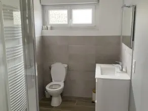 Maison rénovée à Moulins avec jardin et véranda - Image 3