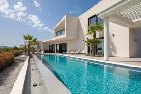 Luxury Villa Superstar with Pool - Image 3