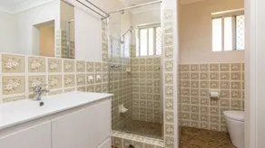 Spacious 2 Bedroom unit on the edge of Wallis Lake. - Image 2