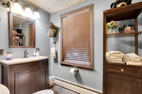 Lake house, Dock, 3 beds/3 full baths. Pet friendly! - Image 3