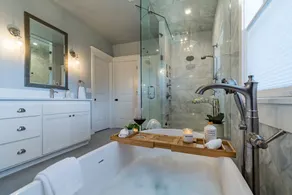 Luxurious 5-bedroom House - Convenient Location - Image 5