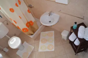 Holiday apartment with satellite TV and internet access - Image 3