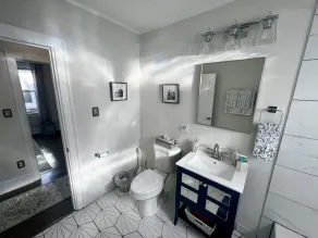 Luxury vintage condo close to lakefront,  Obama Presidential Center & downtown! - Image 3