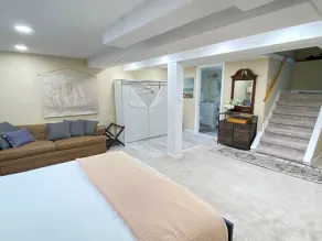 Charmig Lakefront Vacation Rental - Image 5
