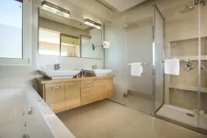 Stunning large luxury villa with amazing sea views! - Image 3
