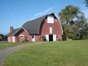 Servants' Cottage on 600 Acre Working Horse/Cattle Estate - Image 4