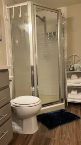 Entrada privativa, suíte de nível inferior com cama king size e vida selvagem - Image 5