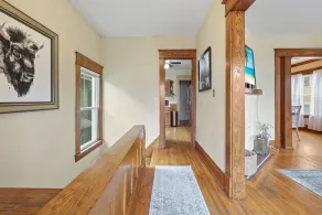 Cozy Upper 3 bed 2 full bath + loft + balcony - Image 2