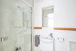 Host & Stay - Sunnyside Studio - Image 2