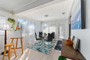 Attn: Beach adventurers and pet friendly seekers, close to downtown Sarasota - Image 2