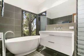 Banyandah - Luxury Architect Designed Straddie Beachhouse - Image 4