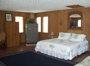 2 Story Cottage at 100+Acre Lake - Come Visit with Us! - Image 3