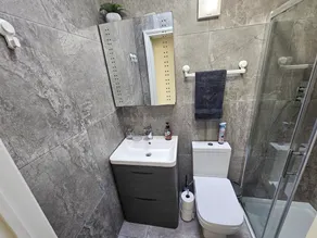 Modern annex with private kitchen and bathroom - Image 4