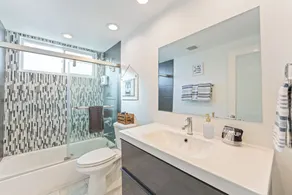 Harbor View Townhouse! Across from Kiddie Beach! Upper Unit + Dogs Welcome - Image 5