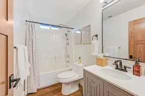 Updated 5 BR house w/ hot tub - 5 min walk to downtown! - Image 5