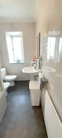 APARTAMENTO CÉNTRICO Y ESPACIOSO CON GALERÍA ACRISTALADA - Image 4