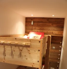 VECCHIA LEGNO, GIOCHI, STAZIONE DI CUORE, BAMBINI DI VILLAGGIO VISO, SILENZIOSO, 3 CAMERE DA LETTO, XBOX - Image 5