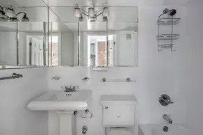 Airy East Village 2BR w/ W/D, nr Groceries & Union Square, by Blueground - Image 3