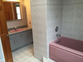 Private house with 4 bedrooms and 2 bathrooms, direct NYC Manhattan train only 10 minute walk away, MetLife Stadium FIFA World Cup 30 minutes away - Image 3