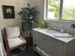 Cozy Guest House cabin on 15 acre farm-stay Sanctuary - Image 3