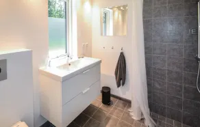 6 Bedroom Stunning Home In Grenaa - Image 3