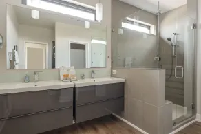 Sol de Mar: Oceanfront, piscine, accès à la plage privée, nouvelle unité contemporaine 4 BR! - Image 2