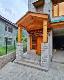 An upscale Homestay in midst of mountains & apple orchards - Image 4