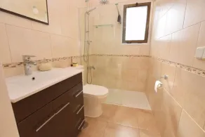 All one level, suitable for couples, Young Families, winter rent & home working. - Image 2