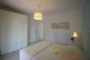 Appartement familial pour 4 à 8 personnes avec piscine d'eau salée et parking - Image 4