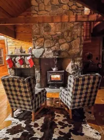 Dog Friendly Log Cabin + Wood Stove + Sauna + High Speed WiFi! 25 min to Stowe! - Image 5