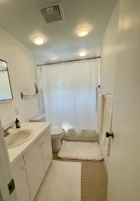 Silver Beach Hideaway: newly updated quiet cozy cottage - 4 min walk to beaches! - Image 2