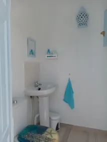 Cottage tranquille avec piscine privée, situé dans le joli jardin méditerranéen. - Image 3