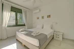 Villa Volute - Three Bedroom Villa, Sleeps 6 - Image 5