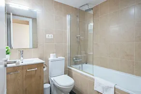 Grenier confortable avec espace extérieur pour manger, bronzer, se détendre ... - Image 3