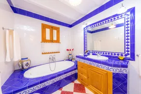 Holiday home with exclusive interior, pool and garden perfect for cyclists - Image 5