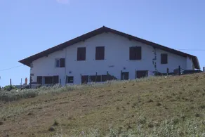 2 pièces, Proche thermes, vue sur le mont Ursuya - Image 5