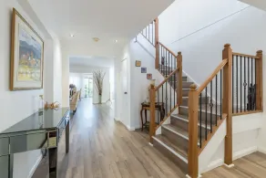 STUNNING RENOVATED HOME CLOSE TO SYDNEY - Image 2
