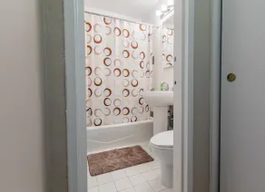 2 Bed Apt Ideally Located in UES of Manhattan - Image 4