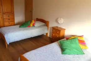 Große, gepflegte, sehr angenehme Unterkunft mit Terrasse und Blick über das Tal - Image 5