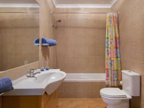 Wunderbares  Ferienhaus für 6 Personen mit  W-LAN, privatem Pool, Klimaanlage, TV und Balkon - Image 4