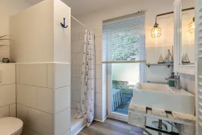 Vacation Home \"Deich Hus\" with Private Terrace, Garden & Wi-Fi - Image 2