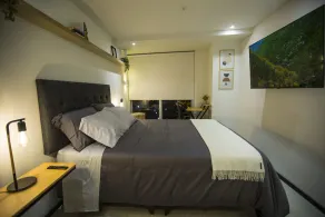 Modern apartment in luxury building - Image 5